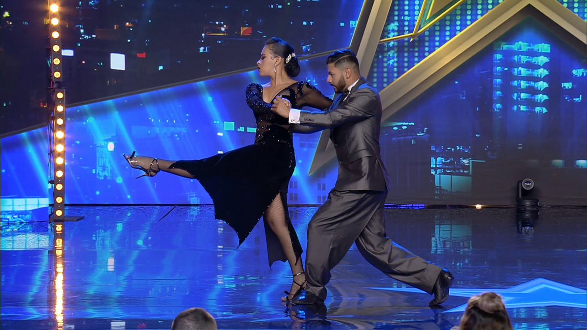 Valentín y Paulina conquistan al jurado con su elegancia bailando tango