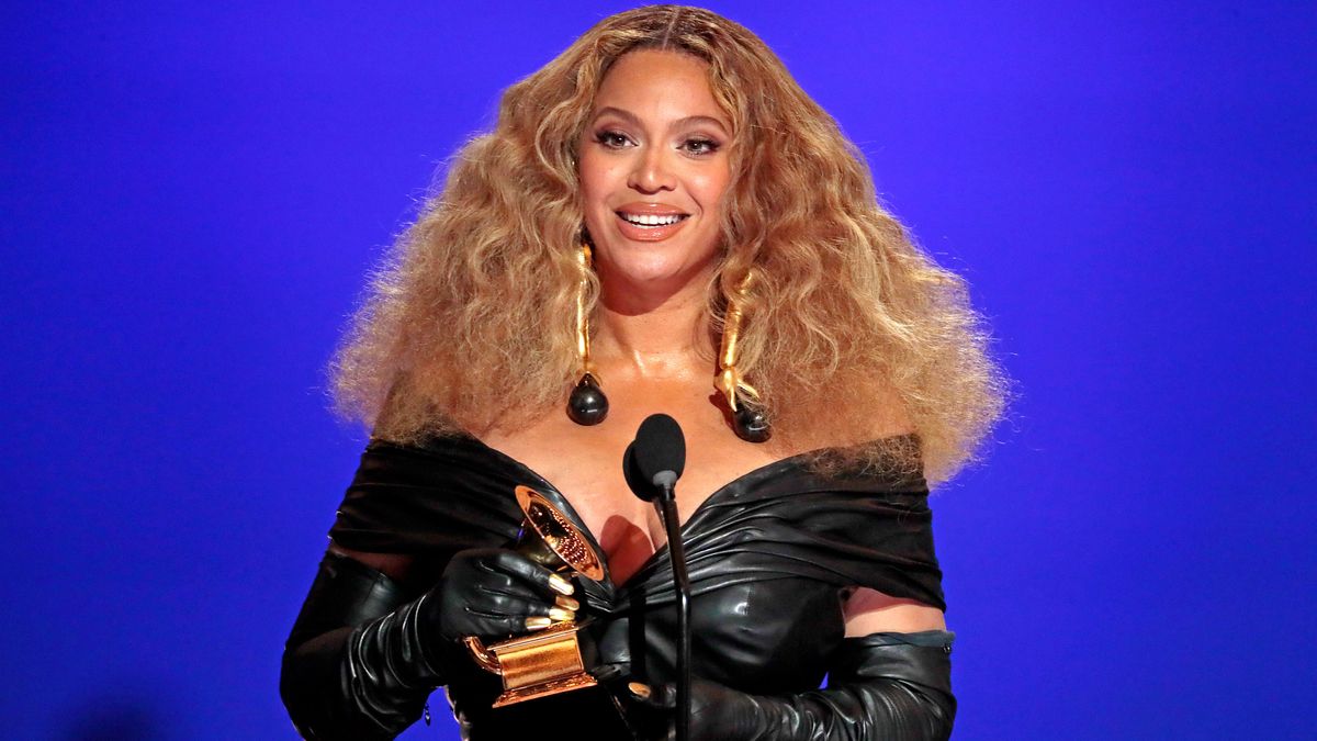 Beyoncé en la gala de los Grammy 2021