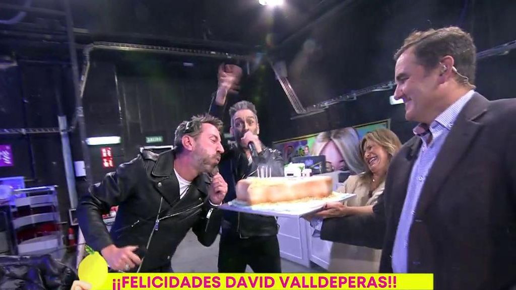 La gran sorpresa de 'Sálvame' a David Valldeperas por su cumpleaños en directo