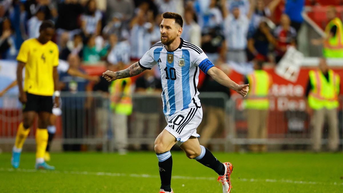 La selección argentina subastará las camisetas que Messi use en Catar: el millonario negocio que hay detrás