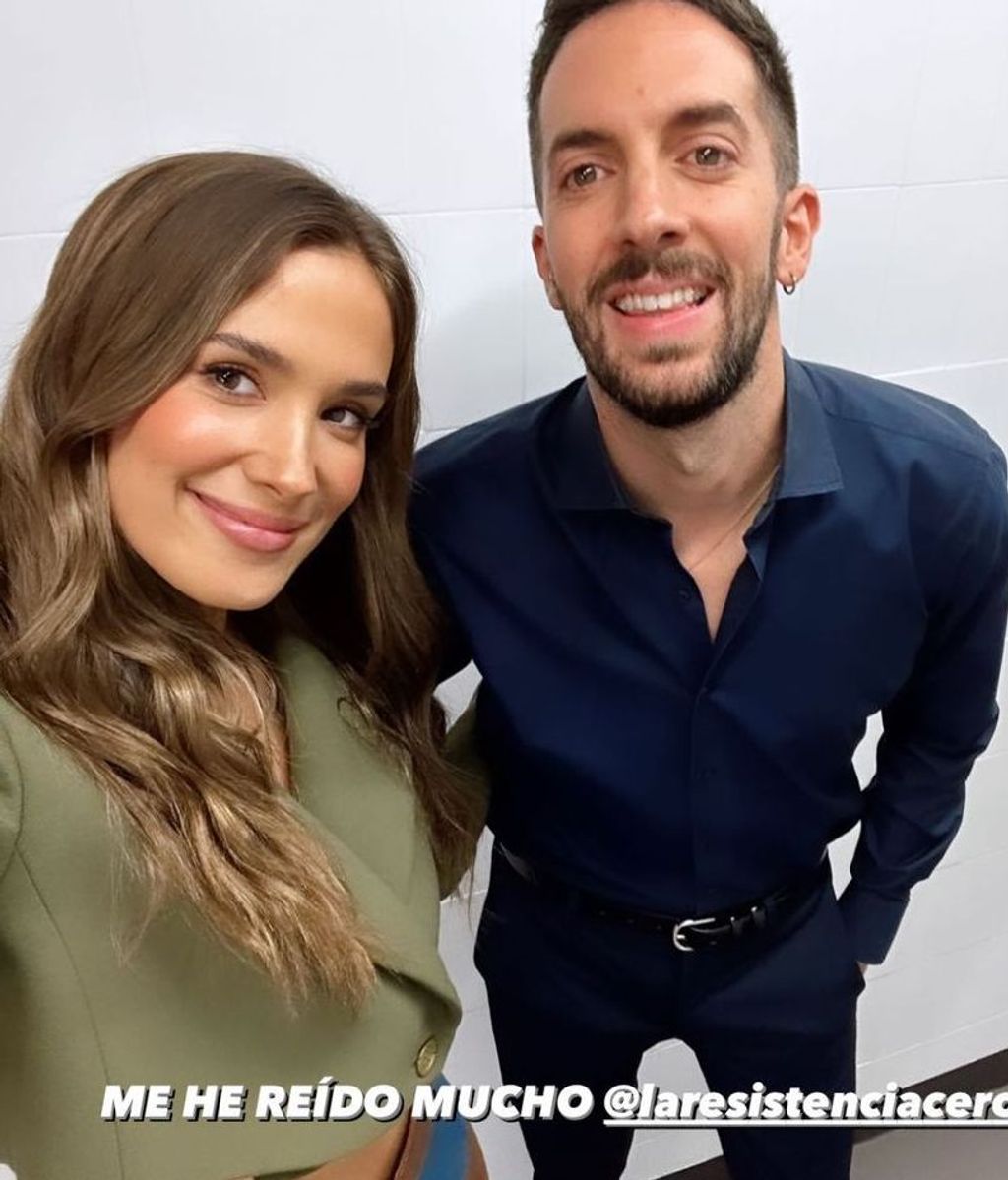 María Pombo, junto a David Broncano tras su entrevista en 'La Resistencia'