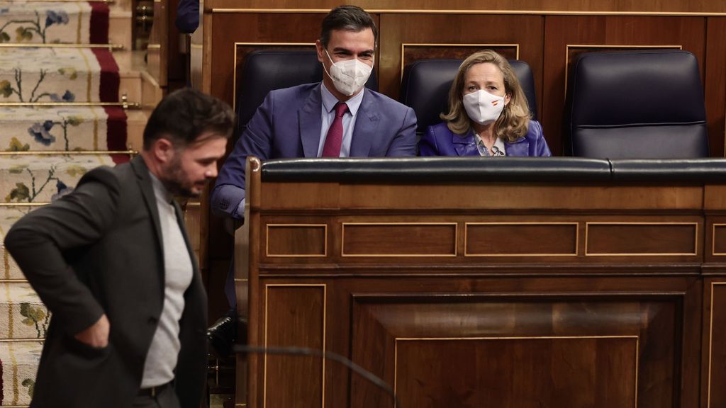 Pedro Sánchez, Nadia Calviño y Gabriel Rufián en una imagen de archivo en el Congreso