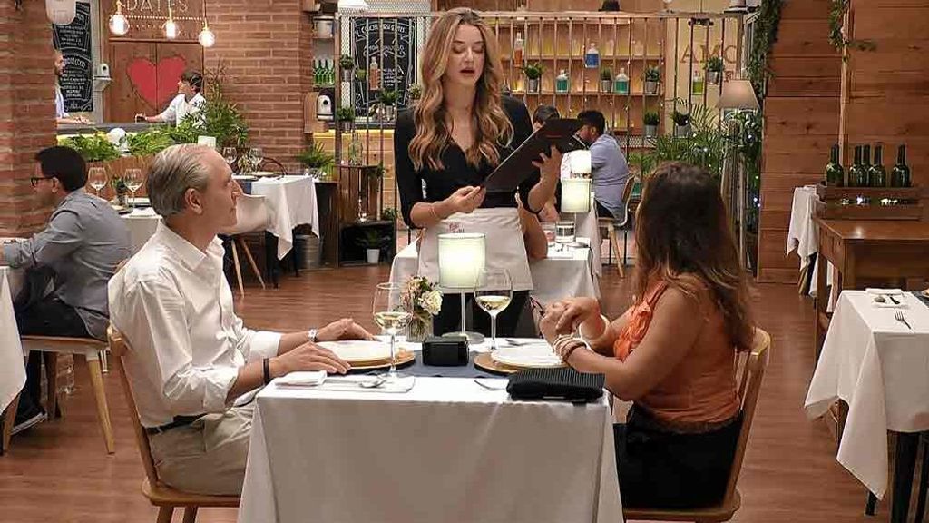 Valeriano y Patricia durante su cita en 'First Dates'