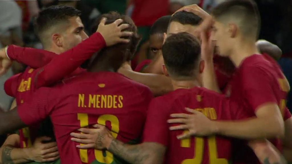 Joao Félix desactiva a todo el sistema defensivo de Nigeria para que Bruno Fernandez haga el 1-0