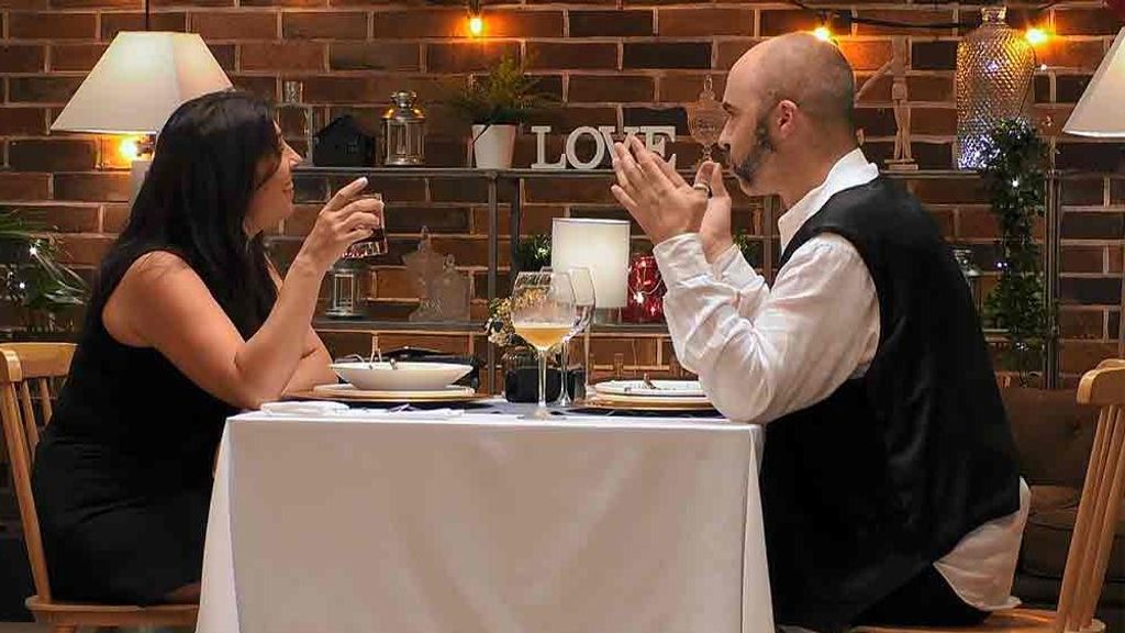 Asier y Mónica durante su cita en 'First Dates'