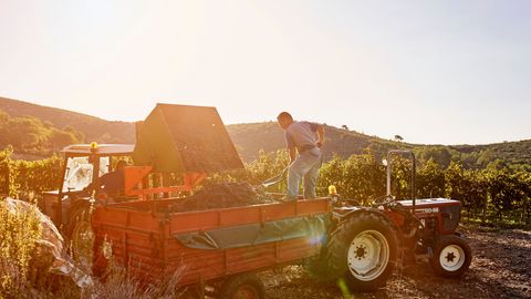 Impacta al escribir la 'historia de terror' de su padre agricultor