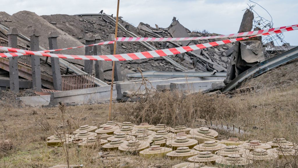 Encuentran 63 cadáveres con signos de tortura en Jersón: Ucrania denuncia los crímenes de guerra