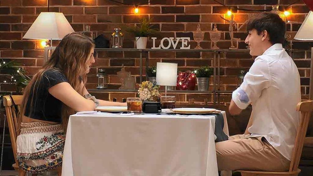 Marcos y Valeria durante su cita en 'First Dates'