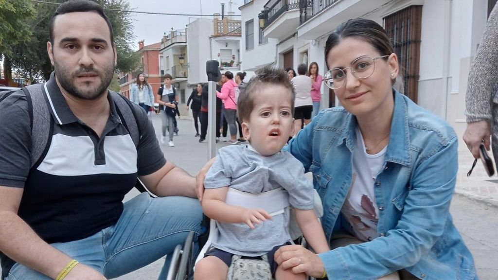 Adrián, un niño de 3 años con miopatía miotubular