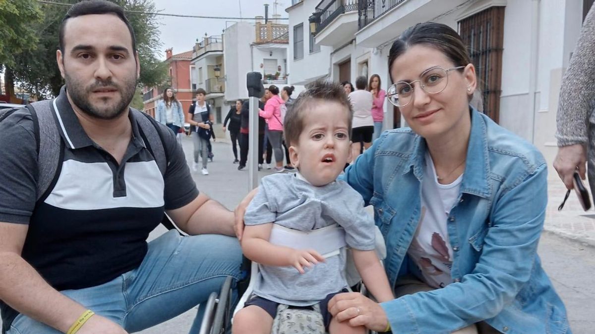 Adrián, un niño de 3 años con miopatía miotubular