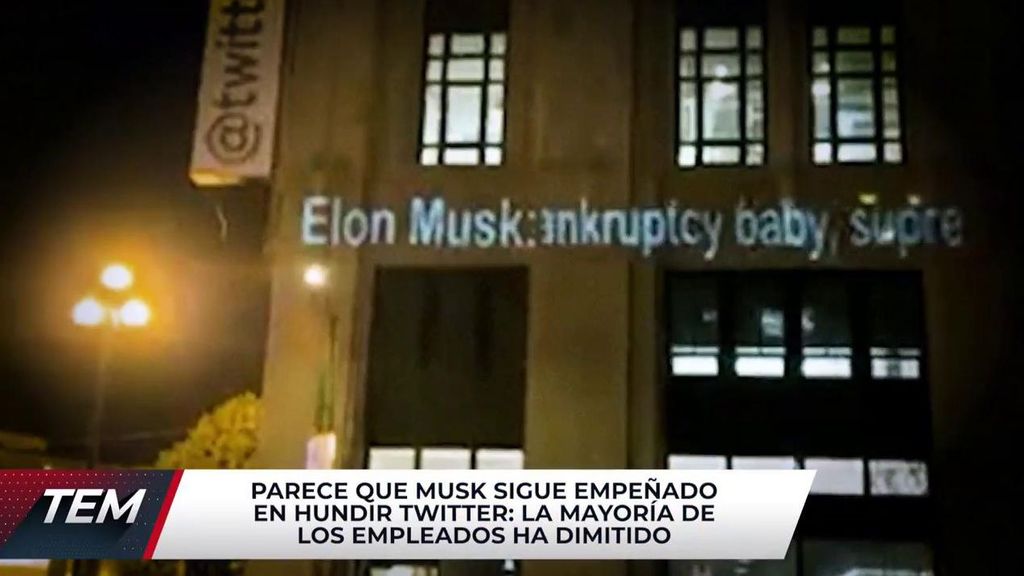 Los insultos a Elon Musk en la fachada de la sede de Twitter