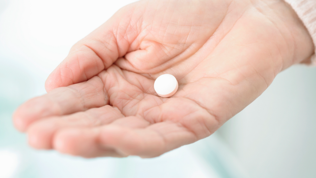 La aspirina, ¿puede reducir el riesgo de ictus e infarto en los contagiados de covid?