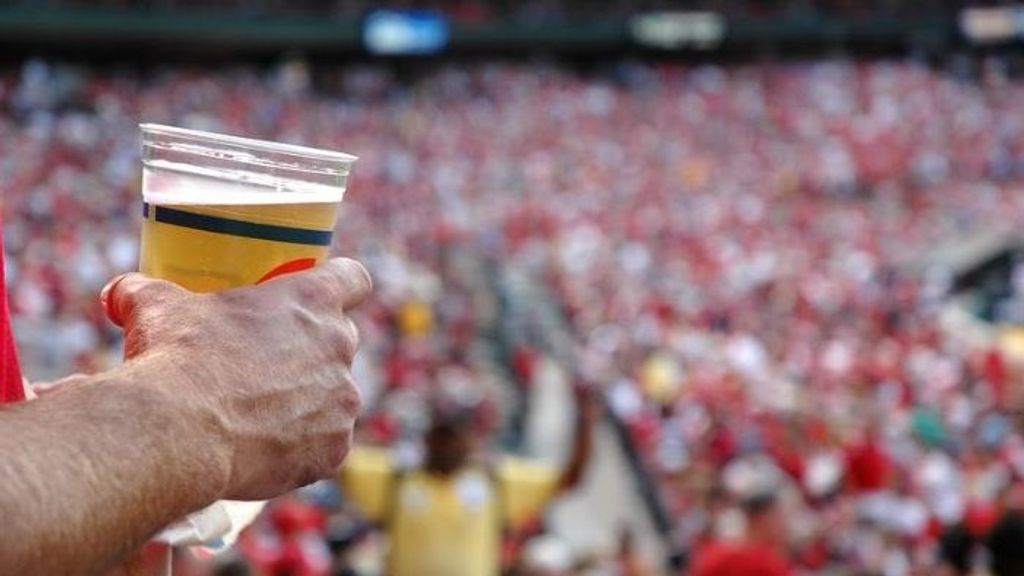 La FIFA cede ante Qatar y prohíbe la venta de cerveza cerca de los estadios del mundial de fútbol