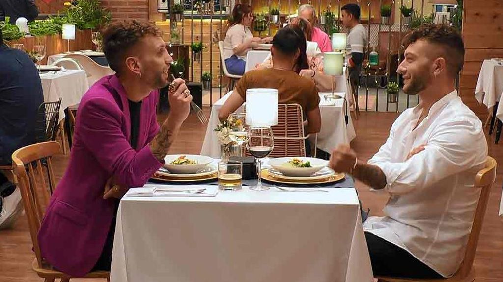 Luca y Miguel Ángel durante su cita en 'First Dates'