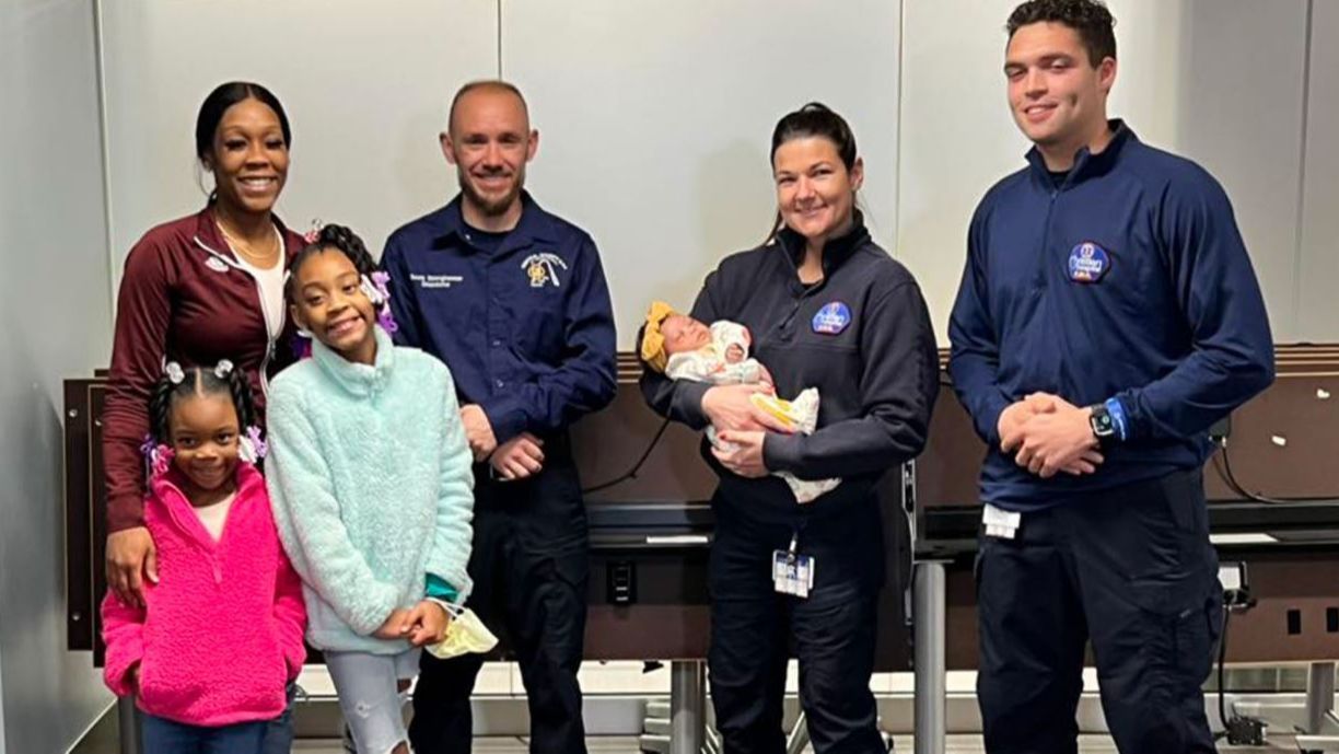 Miracle Moore consiguió con éxito traer al mundo a su hermana, Jayla