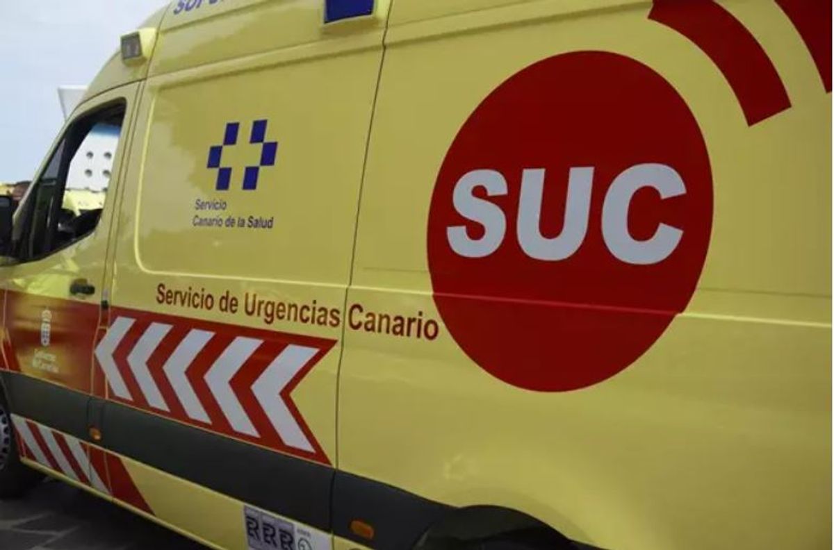Ambulancia del SUC, que trasladó a los dos menores heridos al hospital
