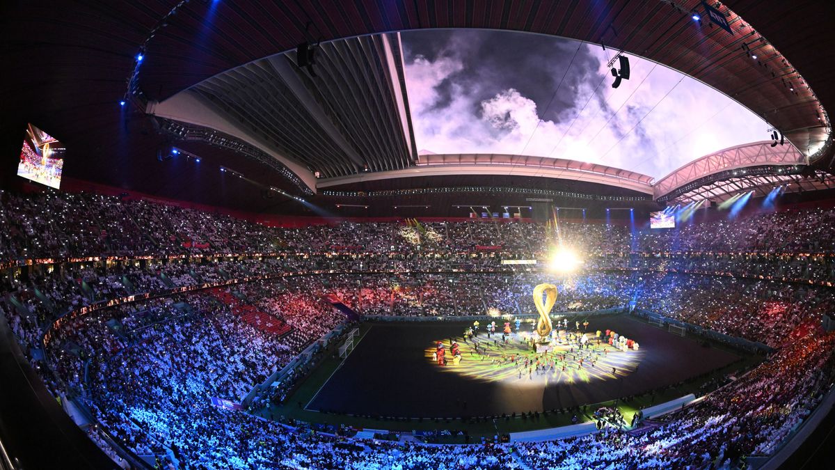EuropaPress 4823181 20 november 2022 qatar khor an oversized replica of the world cup trophy is EuropaPress 4823181 20 november 2022 qatar khor an oversized replica of the world cup trophy is