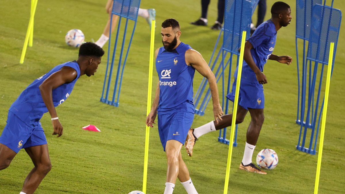 Karim Benzema, Ousmane Dembele of France during Team France practice ahead of the FIFA World Cup 2022 on November 19, 2022 in Doha, Qatar - Photo Jean Catuffe / DPPI Karim Benzema, Ousmane Dembele of France during Team France practice ahead of the FIFA World Cup 2022 on November 19, 2022 in Doha, Qatar - Photo Jean Catuffe / DPPI