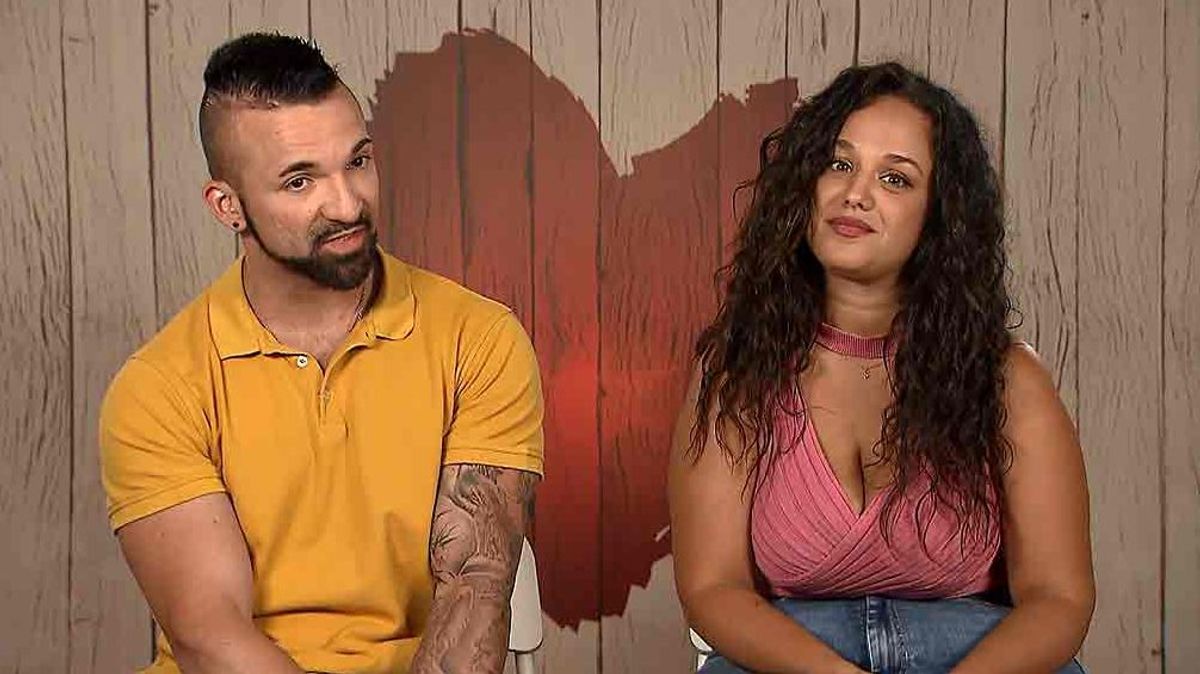 Adán intenta impresionar a su cita en ‘First Dates’ diciéndole que tiene un pato: “Yo he tenido un cerdo”