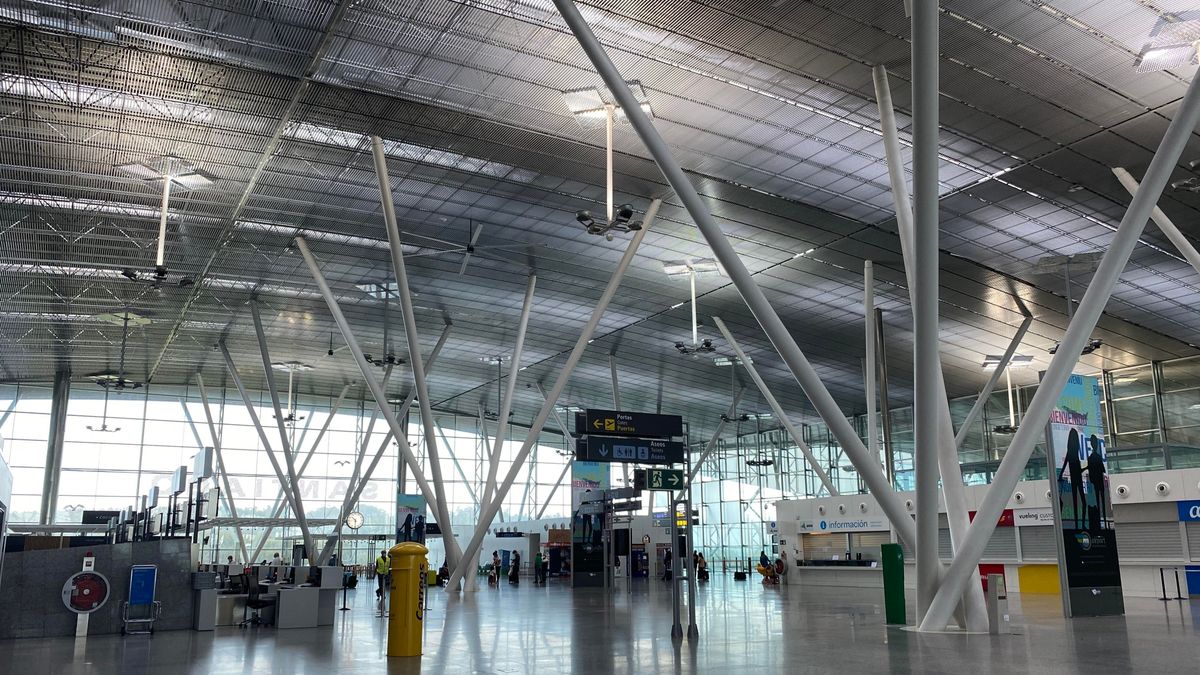 Aeropuerto de Santiago de Compostela Aeropuerto de Santiago de Compostela