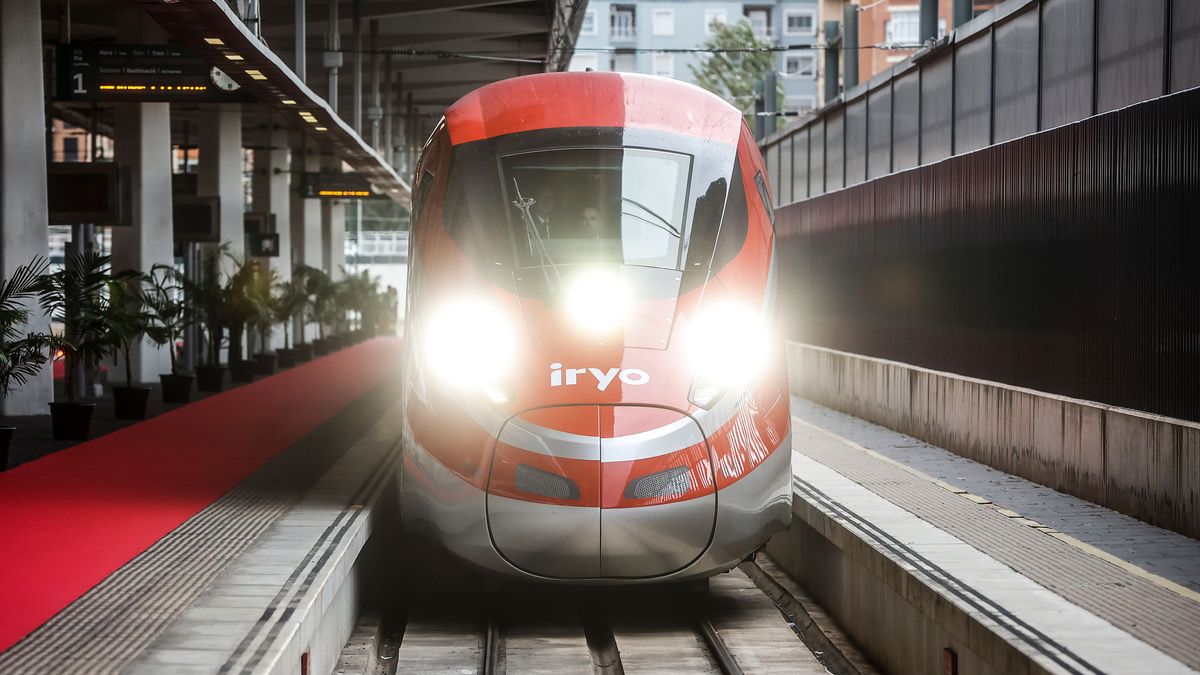 El tren Iryo llega a la estación de València Joaquín Sorolla desde Madrid, a 21 de noviembre de 2022, en Valencia, Comunidad Valenciana (España). El tren Iryo llega a la estación de València Joaquín Sorolla desde Madrid, a 21 de noviembre de 2022, en Valencia, Comunidad Valenciana (España).