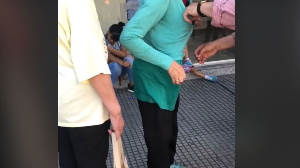 La rata se metió en su ropa