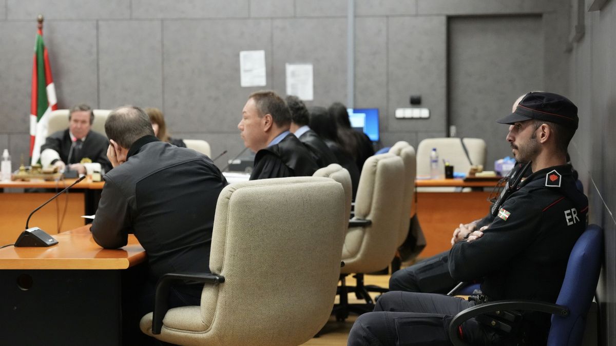 Vista de la sala en la jornada de inicio del juicio del sobrino que mató a su tío en Amorebieta Vista de la sala en la jornada de inicio del juicio del sobrino que mató a su tío en Amorebieta