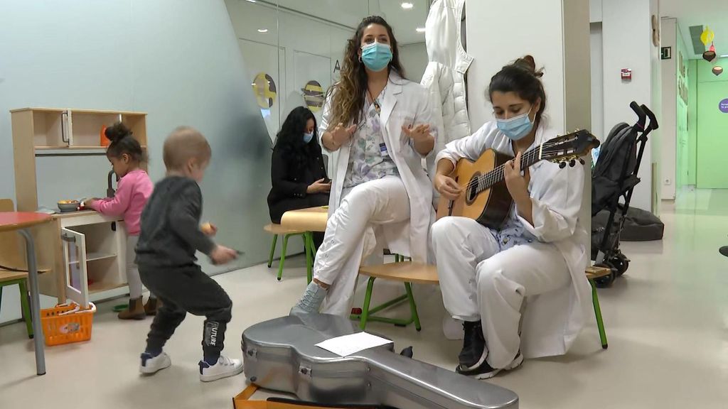 Conciertos en el Hospital Vall d'Hebrón por el Día de Santa Cecilia: "Entran de otra manera a la consulta"