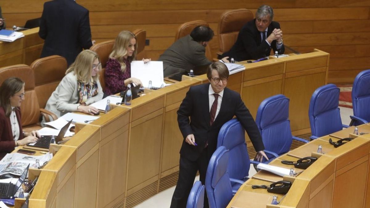El conselleiro de Facenda en el Parlamento. El conselleiro de Facenda en el Parlamento.