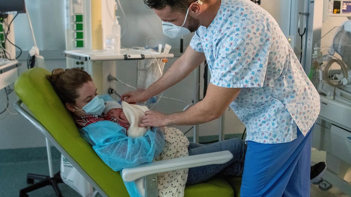 El doble desvelo de los pediatras: explosión de bronquiolitis y falta de antibióticos para niños El doble desvelo de los pediatras: explosión de bronquiolitis y falta de antibióticos para niños
