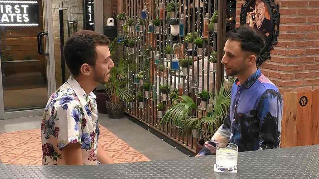 Guillermo y Víctor durante su cita en 'First Dates'