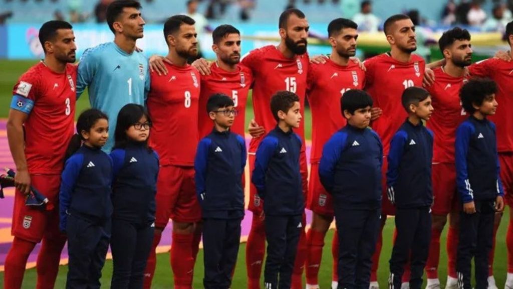 Selección de Irán no canta su himno en señal de protesta