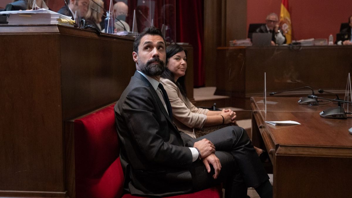 El expresidente del Parlament y conseller de Empresa, Roger Torrent y la exsecretaria cuarta del Parlament Adriana Delgado El expresidente del Parlament y conseller de Empresa, Roger Torrent y la exsecretaria cuarta del Parlament Adriana Delgado