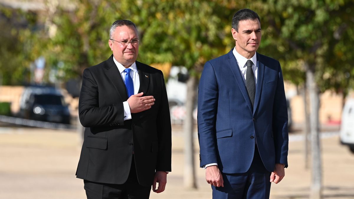 El presidente del Gobierno, Pedro Sánchez, con el primer ministro de Rumanía en Castellón
