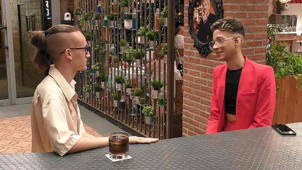 Koke y Mairon durante su cita en 'First Dates'