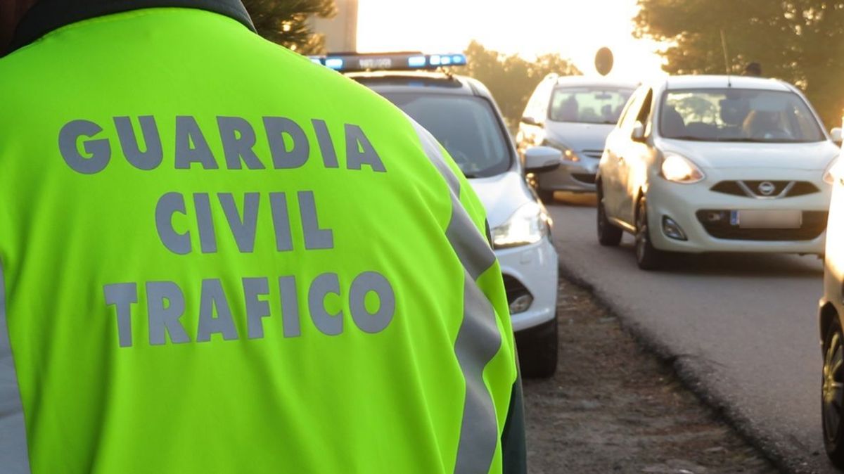 La Guardia Civil advierte sobre el efecto 'vieja del visillo' cuando hay un accidente en la carretera