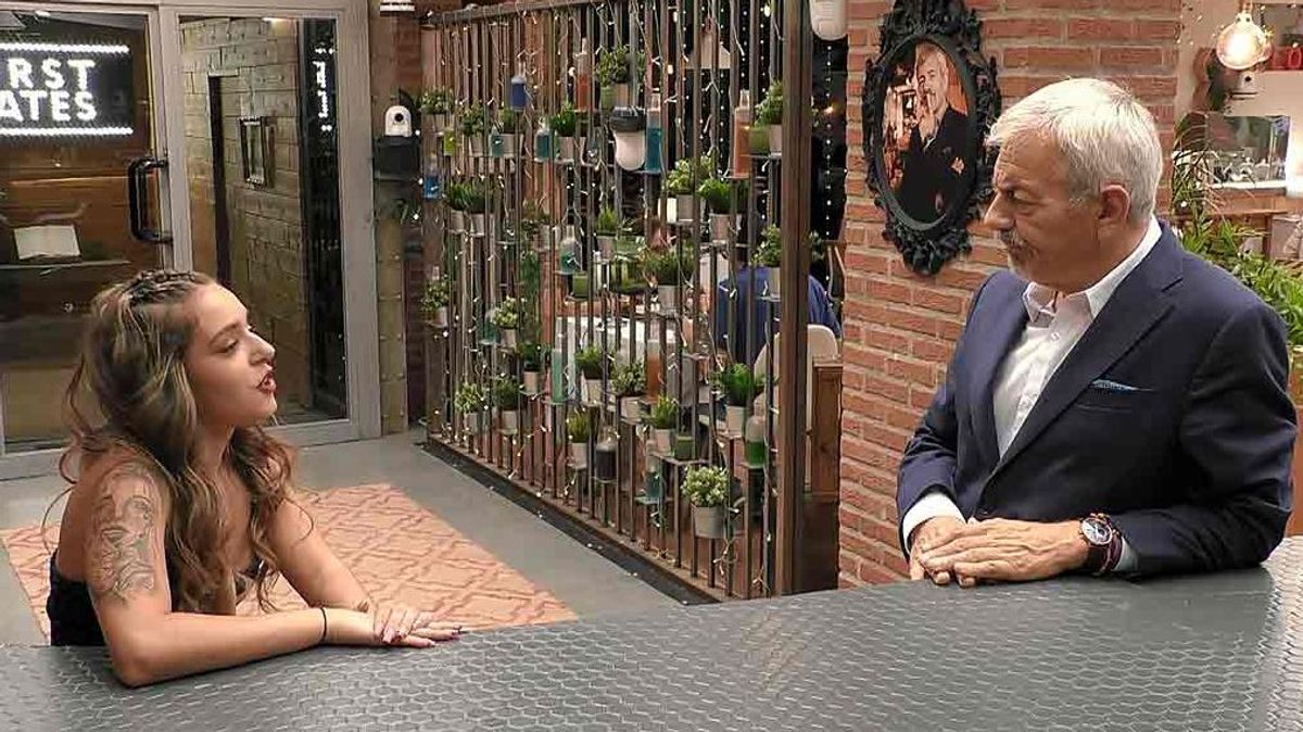 Macarena confunde al presentador de ‘First Dates’: “¿Eres Karlos Arguiñano?”