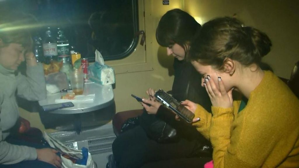Más de 700 personas huyen de Jersón a Kiev en un tren: Ucrania pide evacuar la ciudad de inmediato