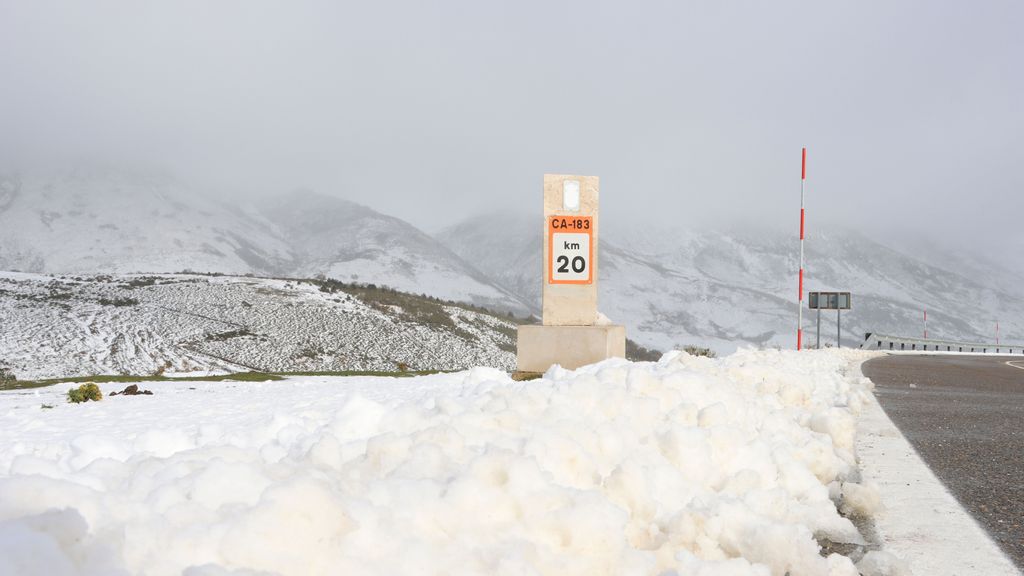 Una gran nevada tiñe de blanco los Pirineos