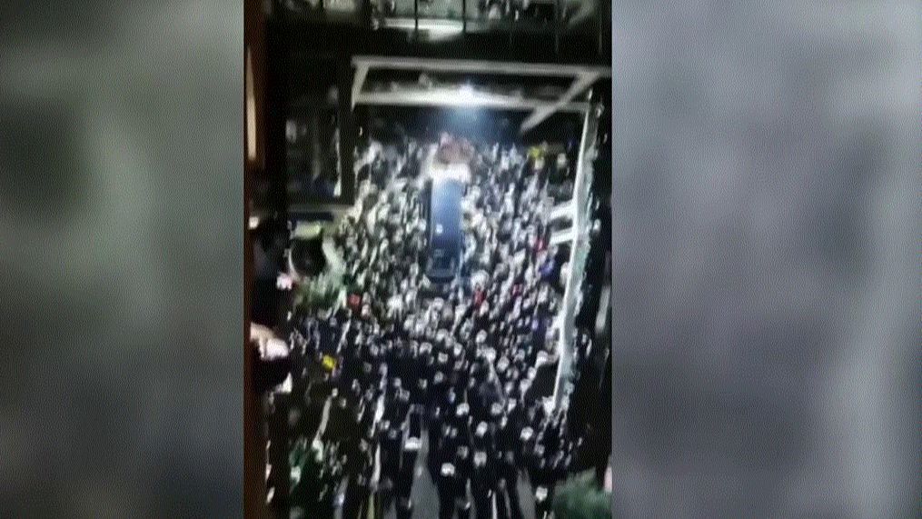 Violentas protestas en la mayor fábrica de Apple en China ante las extremas medidas anticovid