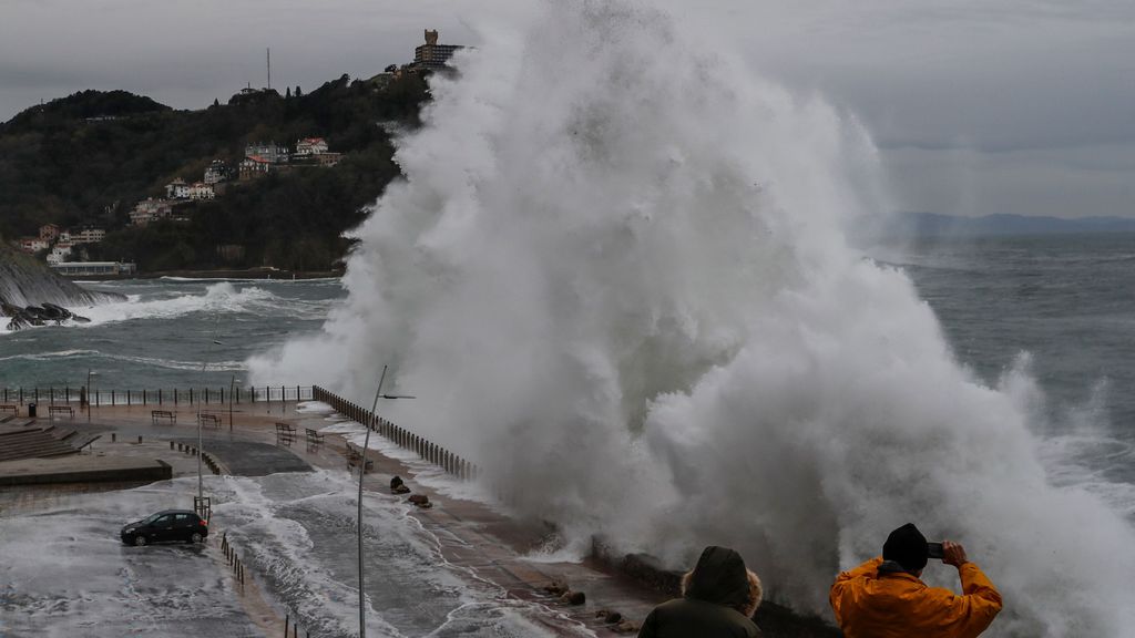 Fuerte oleaje en el Mediterráneo por la borrasca Denise