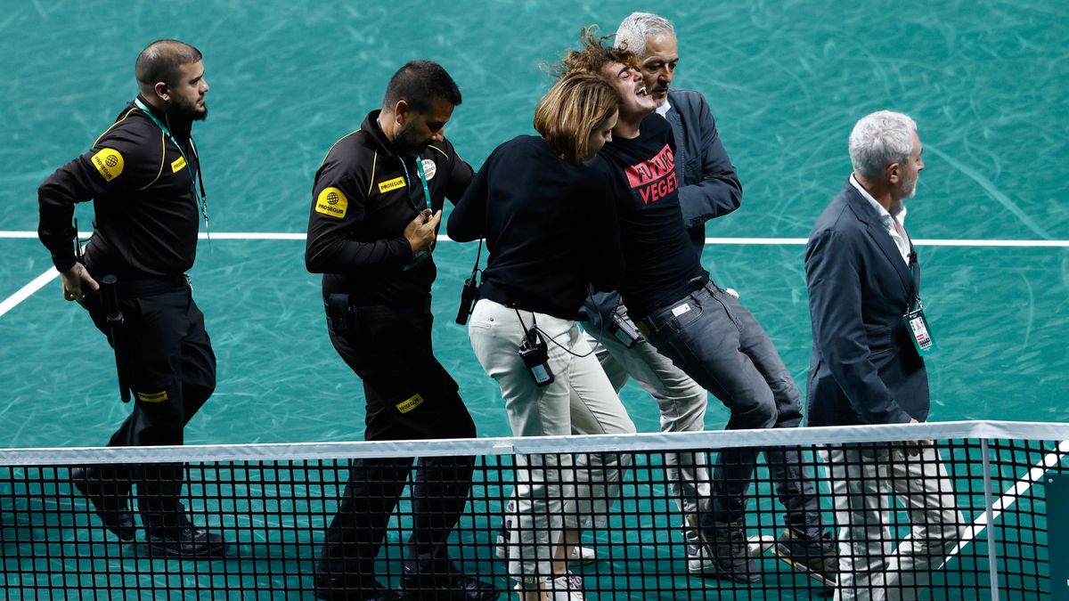 Uno de los activistas en la Copa Davis