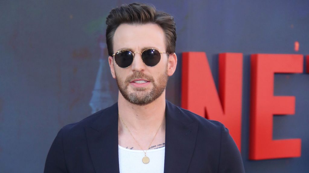 A Chris Evans se le ha relacionado con Sandra Bullock o Lily Collins.