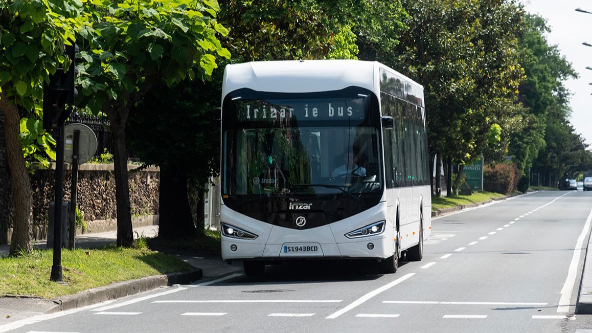 Cztery elektryczne autobusy Irizar będą kursować po ulicach Warszawy w 2023 roku