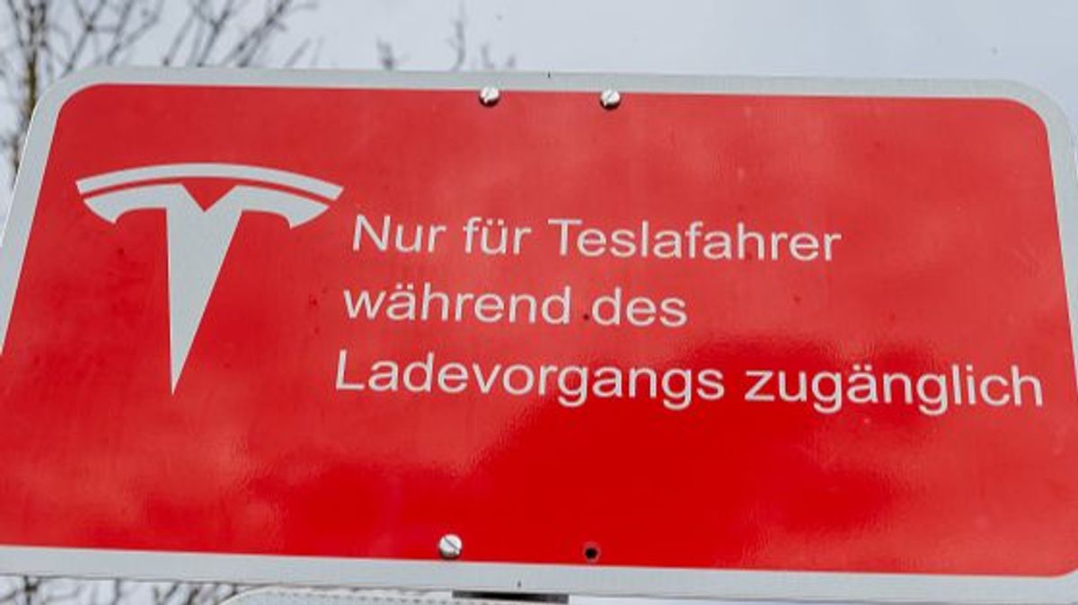 Estación de recarga de Tesla en Alemania Estación de recarga de Tesla en Alemania