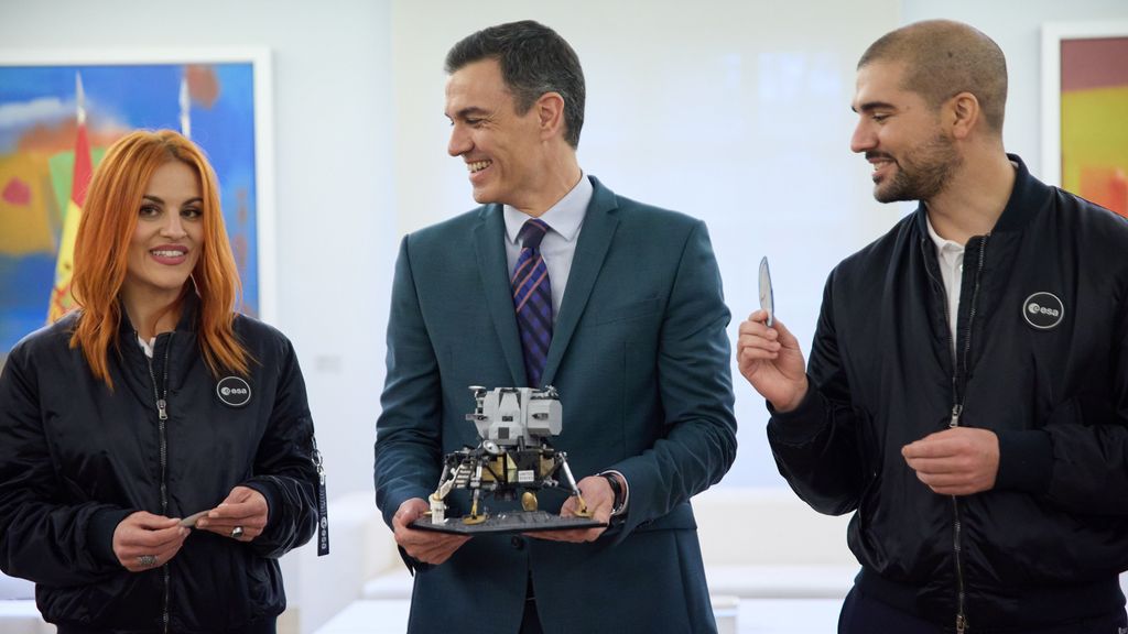 EuropaPress 4832884 el presidente del gobierno pedro sanchez recibe a dos nuevos astronautas españoles