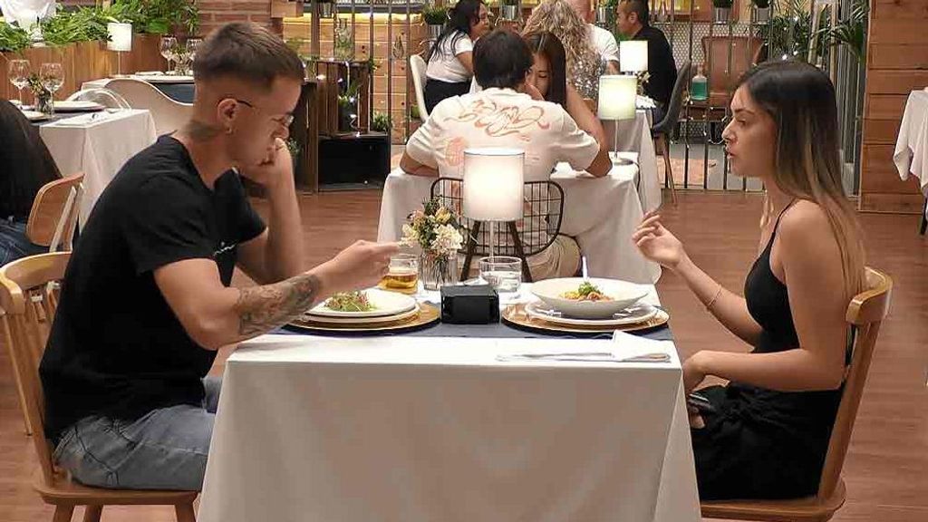 Paula y  Edu durante su cita en 'First Dates'