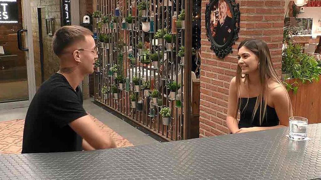Paula y Edu durante su cita en 'First Dates'