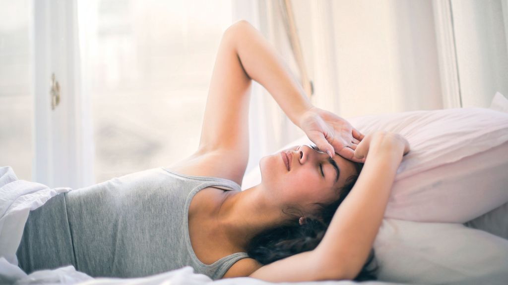 La almohada correcta evita dolores y molestias. FUENTE: Pexels