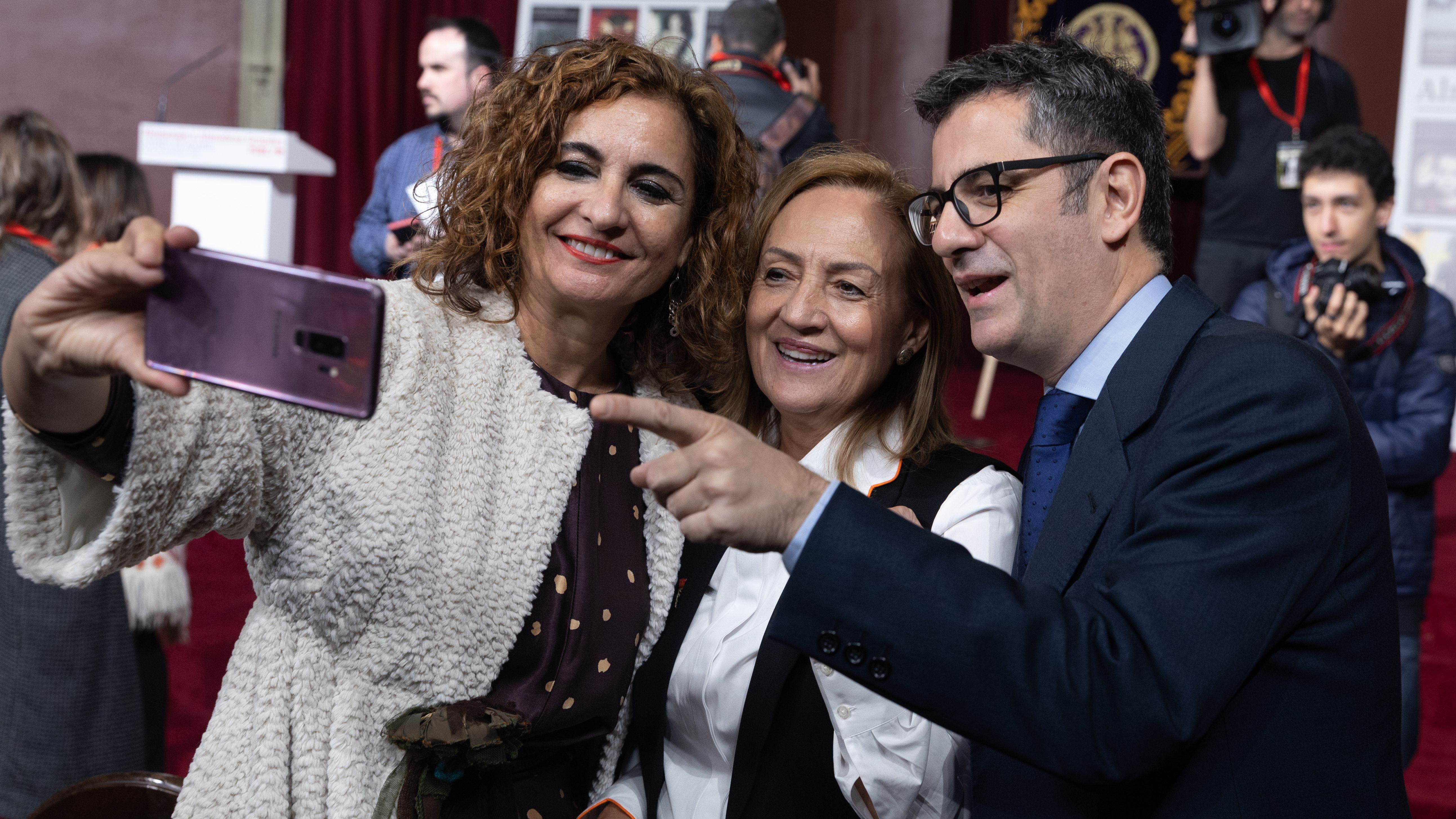 Los ministros Bolaños y Montero han acudido también al acto organizado por el PSOE